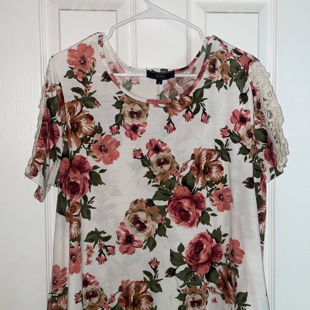 Floral tunic - Picture 2 of 3